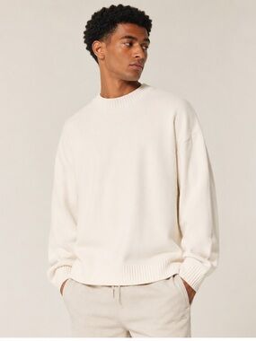 Hollister - Men’s Boxy Fit Crewneck Sweater - Cream - Size Medium